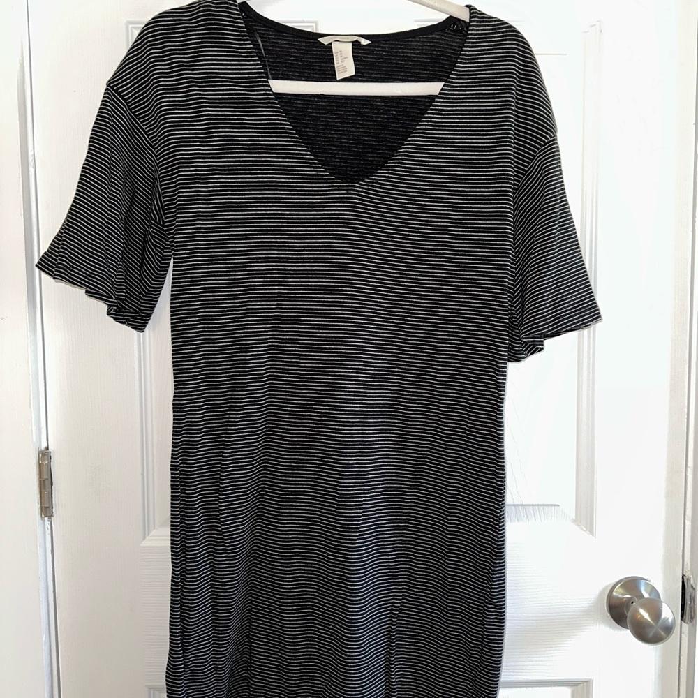 Black and White Striped V-Neck Top